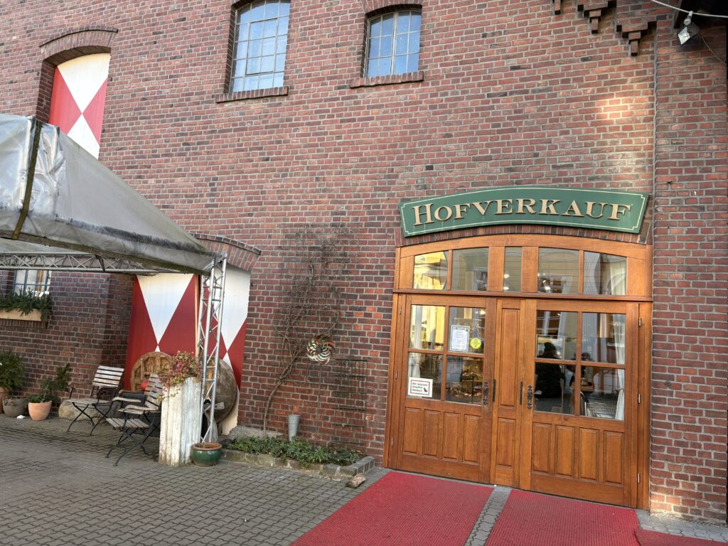 Forstmannshof - Eingang zum Hofverkauf.