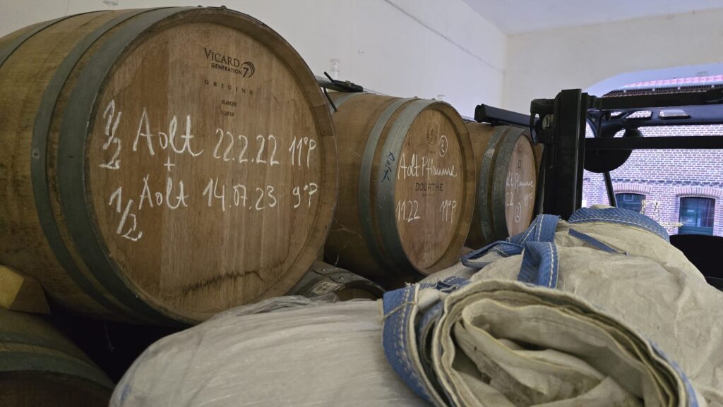 Fässer in denen Bier reift.